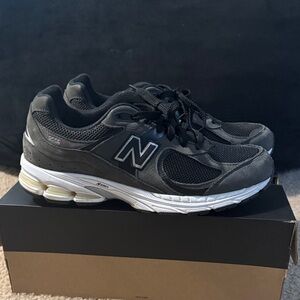 New Balance Men's Black and Gray Sneakers